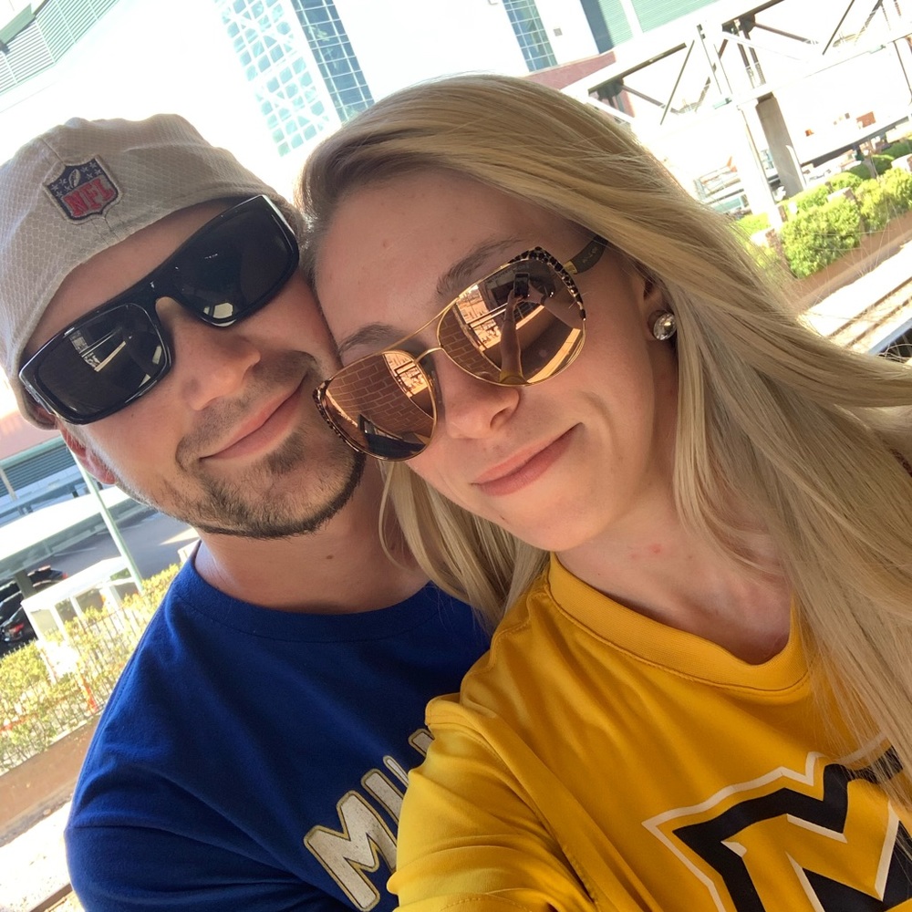 Meet your Poshers, Ashley & Barry